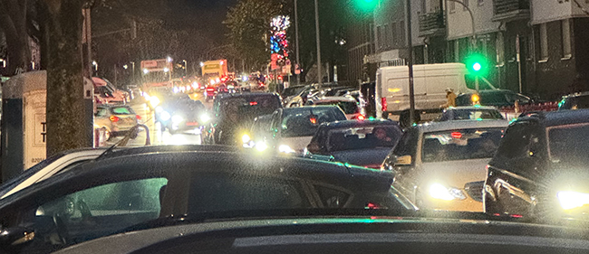 Stau L&uuml;tticher Stra&szlig;e